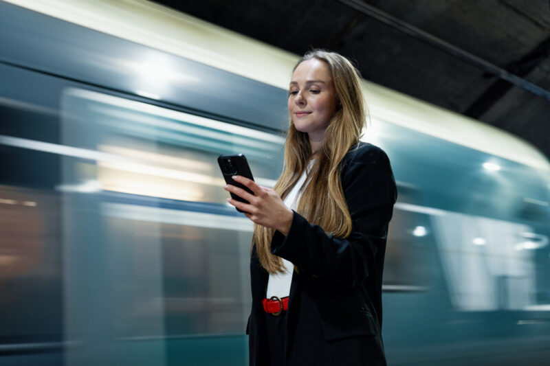 Yrityksen palkat ja hr mobiilissa